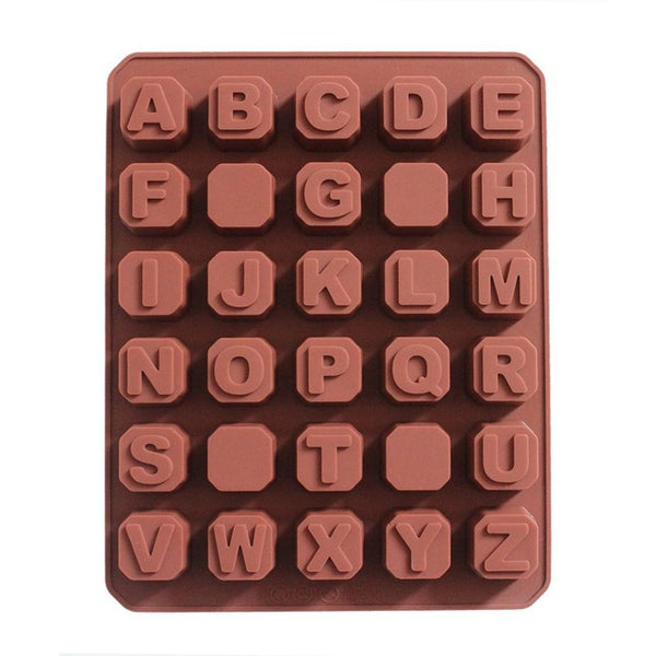 Moule en silicone avec des formes en lettres et numéros