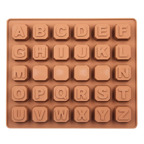 Moule en silicone avec des formes en lettres et numéros